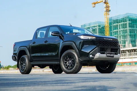 Toyota Hilux 2026 vẫn có 3 phiên bản nhưng tùy chọn động cơ đã thay đổi. Ảnh: Toyota.