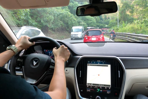 Thuê ô tô tự lái về quê ăn Tết: Chuẩn bị gì để đi xa an toàn, đỡ mệt?