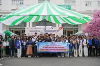 Hơn 1.000 lượt học sinh, sinh viên đến từ hơn 20 trường THPT, ĐH-CĐ trên địa bàn thành phố Đà Nẵng tham gia chương trình “Trải nghiệm văn hoá Hàn Quốc dành cho học sinh - sinh viên TP Đà Nẵng năm học 2025 - 2026” được tổ chức tại Đại học Đông Á.