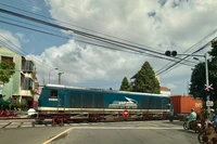 Gãy ray đường sắt đoạn qua đèo Hải Vân khiến tàu hàng AH1 bị trật bánh.