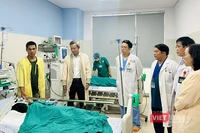 Một bệnh nhân nhi đang được điều trị tích cực tại Bệnh viện Phụ sản - Nhi Đà Nẵng do ngộ độc sau khi ăn cá ủ chua.