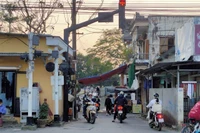 Cầu Vạn Xuân chỉ dài 40m nhưng thi công hơn 3 năm vẫn chưa xong.