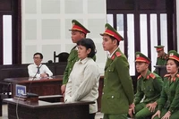 Bị can Hoàng Thị Kim Châu tại toà.