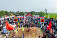 Quang cảnh lễ hội vật làng Sình, phường Dương Nỗ, TP Huế