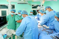 Chuỗi thành công liên tiếp trong lĩnh vực ghép tế bào gốc và ghép tạng đã khẳng định năng lực làm chủ toàn diện các kỹ thuật y học chuyên sâu của Bệnh viện Trung ương Huế.
