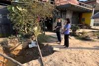 Viện KSND khu vực 4 kiểm tra hiện trường, xác minh vụ việc có dấu hiệu xâm phạm lợi ích công lĩnh vực môi trường liên quan đến dự án cải tạo, nâng cấp Quốc lộ 14B đoạn qua xã Hòa Tiến, thành phố Đà Nẵng.