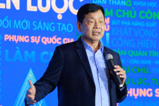 Ông Trương Gia Bình nhấn mạnh Việt Nam "không thể chỉ là một quốc gia sử dụng công nghệ, mà phải tự mình làm chủ công nghệ.