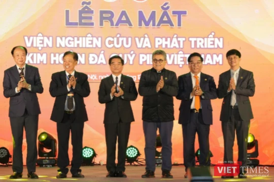 Ứng dụng AI và Blockchain để minh bạch hóa thị trường kim cương, đá quý