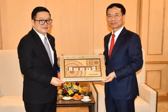 Bộ trưởng Bộ Khoa học và Công nghệ Nguyễn Mạnh Hùng và ông Kao Kim Hourn, Tổng Thư ký ASEAN tại buổi tiếp.