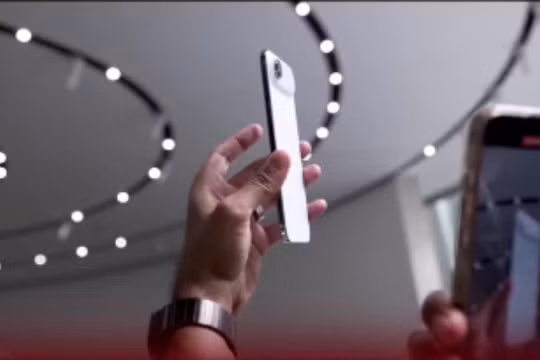 Đặt cược vào phân khúc cao cấp, Apple lập kỷ lục về doanh số iPhone