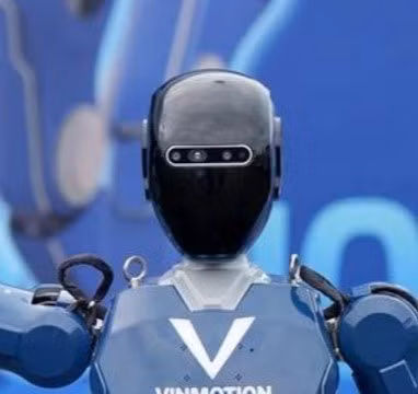 Robot Việt “lên trình”, bước ổn định trên dốc, mấp mô