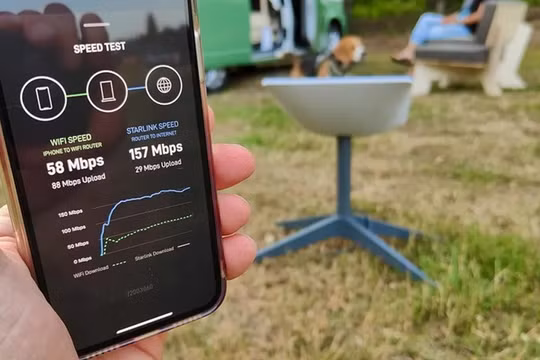 Tốc độ ấn tượng của dịch vụ Internet vệ tinh Starlink (Ảnh: The Verge)