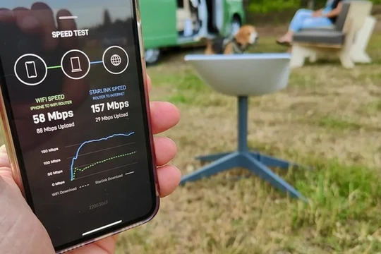 Tốc độ ấn tượng của dịch vụ Internet vệ tinh Starlink (Ảnh: The Verge)