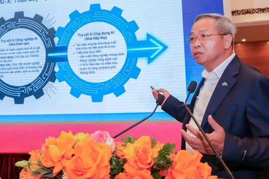 Ông Nguyễn Trung Chính nêu quan điểm phát triển kinh tế dữ liệu như một động lực của mô hình tăng trưởng mới.