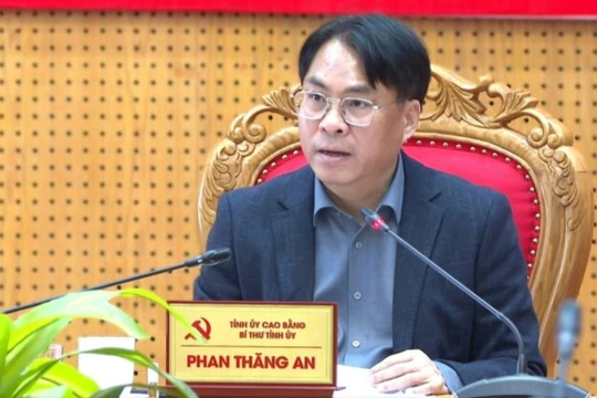 Bí thư Tỉnh ủy Cao Bằng Phan Thăng An làm rõ cách Cao Bằng cụ thể hóa tinh thần đổi mới của Đại hội bằng những mục tiêu, giải pháp và khâu đột phá mang tính căn cơ, lâu dài.