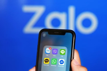 Người dùng Zalo có thể tự bảo vệ dữ liệu cá nhân bằng cách hạn chế lượng thông tin trao đổi qua nền tảng này. Ảnh: Getty.
