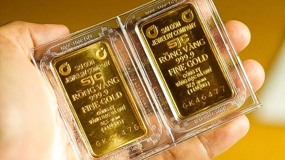 Giá vàng hôm nay tiếp đà giảm mạnh.