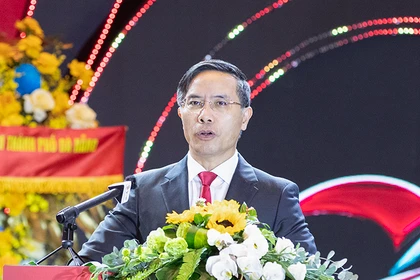 Ông Phạm Đức Ấn, Chủ tịch UBND TP Đà Nẵng phát biểu tại phiên khai mạc Đại hội lần thứ VIII của Hội Doanh nhân trẻ TP Đà Nẵng.