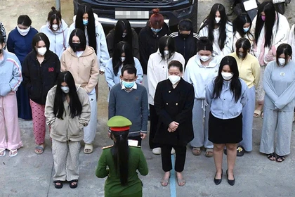 Người liên quan bị đưa về trụ sở công an để điều tra làm rõ.