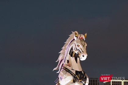 Linh vật Kim Mã 4.0 tại Đà Nẵng trong đêm Giao thừa Tết Bính Ngọ 2026