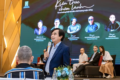 Các diễn ra trong phần hỏi đáp tại Diễn đàn chuyên ngành với chủ đề “Kiến trúc chữa lành: Từ triết lý thiết kế đến chất lượng cuộc sống”, diễn ra tại Đà Nẵng.