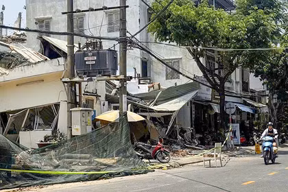 Hiện trường vụ tháo dỡ công trình gây sập nhà dân trên đường Trần Quý Cáp (phường Hải Châu, TP Đà Nẵng).