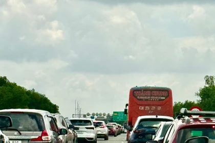 Các tuyến đường dẫn từ Đà Nẵng đi cao tốc Đà Nẵng - Quảng Ngãi và đường ra Quảng Ngãi ùn tắc nghiêm trọng trong dịp Tết Nguyên đán Bính Ngọ 2026.