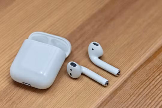 Apple AirPods. Ảnh: Forbes