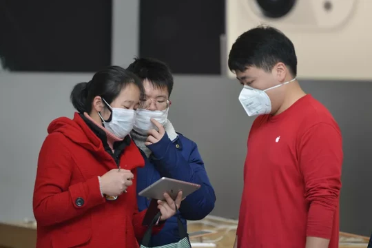 Virus Corona đang khiến giới công nghệ chao đảo. Ảnh: The Verge