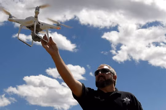 Các quan chức Mỹ đang cảnh báo rằng những hình ảnh được chụp từ camera trên máy bay không người lái có nguồn gốc Trung Quốc có thể bị Bắc Kinh truy cập trái phép. Ảnh: Financial Times