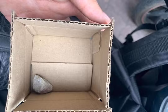 Mua hàng online dịp 9/9, nhiều người nhận hộp chứa sỏi đá