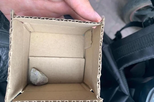 Mua hàng online dịp 9/9, nhiều người nhận hộp chứa sỏi đá