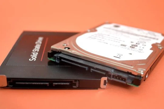 Khác với ổ đĩa HDD, ổ đĩa SSD không cần phải chống phân mảnh và thậm chí tuổi thọ sẽ bị ảnh hưởng nếu thường xuyên thực hiện quá trình chống phân mảnh