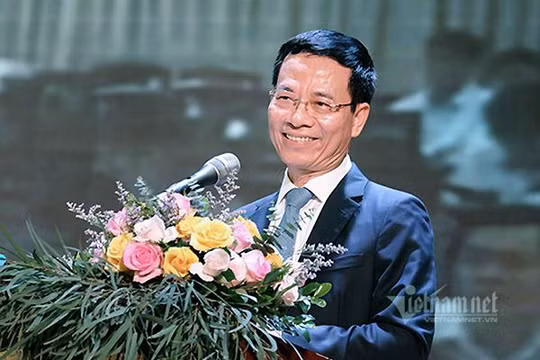 Bộ trưởng Nguyễn Mạnh Hùng nói về chuyển đổi số giáo dục