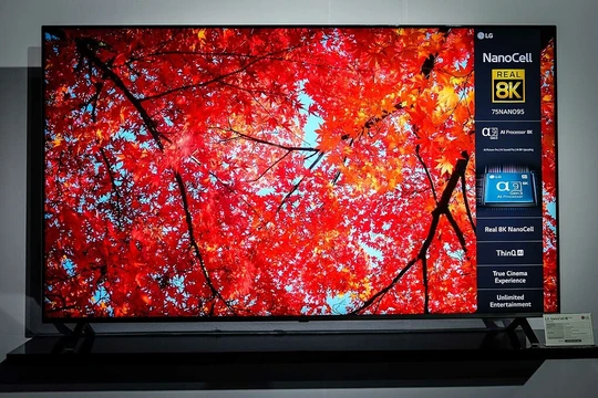 Mẫu 8K 75 inch Nano95 năm nay có giá 135 triệu đồng trong khi model tương đương SM9900 năm ngoái là 200 triệu đồng. Ảnh: Tuấn Anh