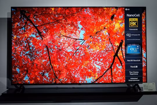 Mẫu 8K 75 inch Nano95 năm nay có giá 135 triệu đồng trong khi model tương đương SM9900 năm ngoái là 200 triệu đồng. Ảnh: Tuấn Anh