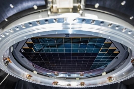 Máy ảnh lớn nhất thế giới chụp rõ quả bóng golf cách 24 km