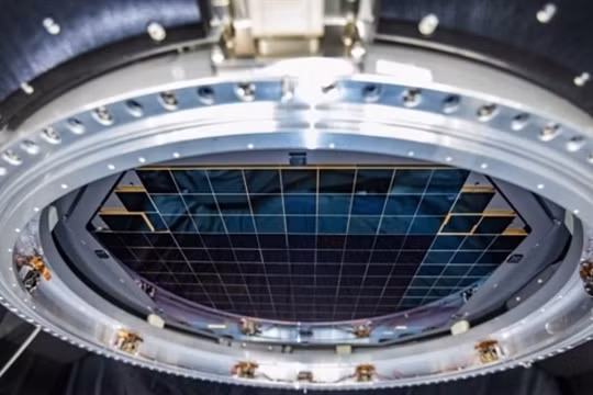 Máy ảnh lớn nhất thế giới chụp rõ quả bóng golf cách 24 km