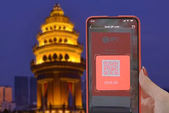 Nửa dân số Campuchia đã tiếp cận tiền số, Việt Nam đợi đến bao giờ?