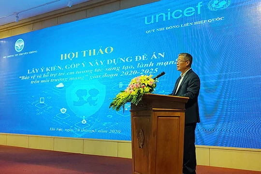 Thứ trưởng Bộ TT&TT Nguyễn Thành Hưng phát biểu khai mạc hội thảo (Ảnh: Vân Anh)