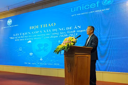 Thứ trưởng Bộ TT&TT Nguyễn Thành Hưng phát biểu khai mạc hội thảo (Ảnh: Vân Anh)