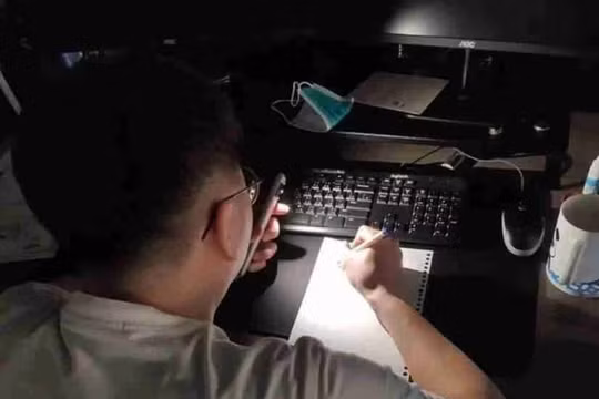 Bị mất điện, công ty buộc nhân viên lập trình trên giấy để đảm bảo tiến độ