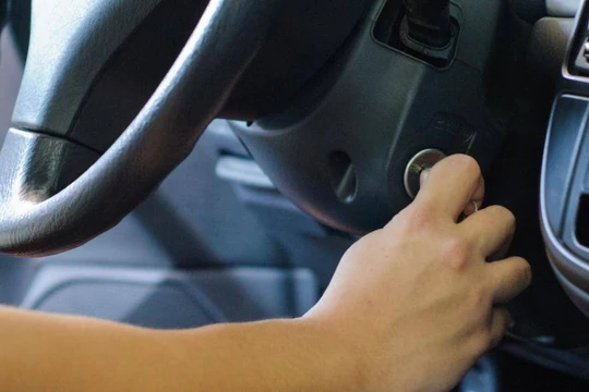 Xe khó khởi động là một trong những biểu hiện rõ nhất của vấn đề bơm nhiên liệu.