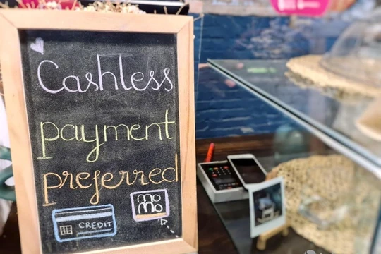 Giao dịch không tiền mặt tăng mạnh trong tháng 9, tháng 10