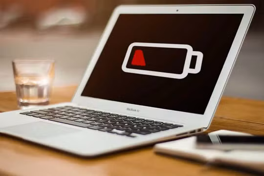 Định kì vệ sinh laptop mỗi năm 1 lần, giúp laptop thông thoáng và không bị nóng trong quá trình sử dụng.