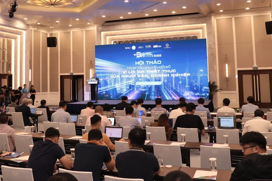 Hội thảo “Tăng tốc chuyển đổi số: Vì lợi ích thiết thực của người dân, doanh nghiệp”.