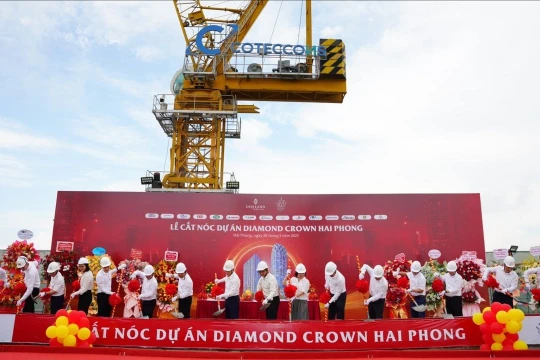 Sự kiện cất nóc Diamond Crown Hai Phong đặt thêm mốc son trên hành trình khẳng định uy tín và đẳng cấp của thương hiệu DOJILAND trên thị trường bất động sản
