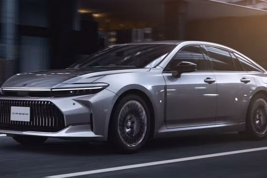 Mẫu sedan Toyota Crown RWD hạng sang dẫn động cầu sau sẽ không được phân phối tại Mỹ
