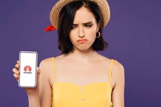 Huawei cũng đang cân nhắc bán smartphone không kèm sạc