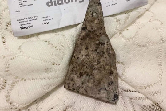 Mua iPhone 12 Pro Max nhận được cục đá